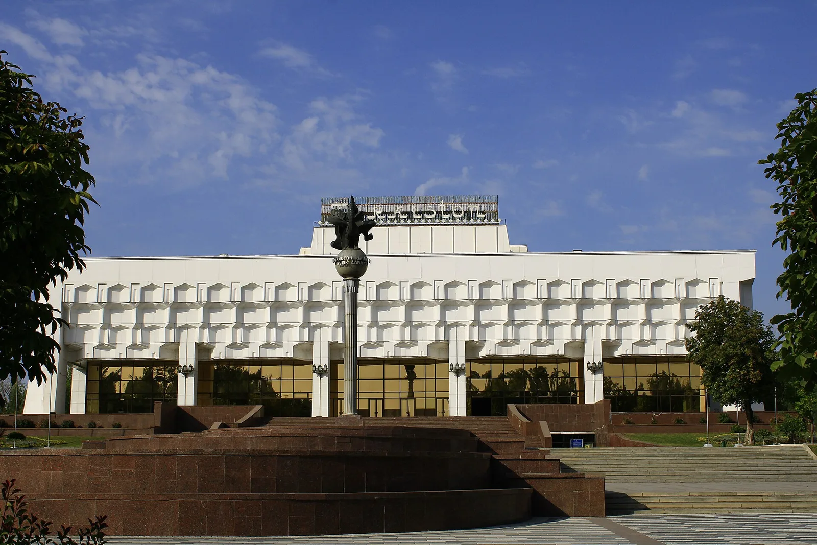 Turkiston saroyi xiyoboni — 2-rasm